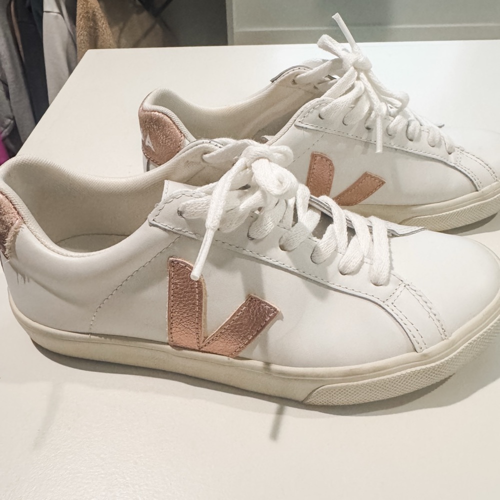 Veja campo leather sneakers with rose gold metallic detailing, US 5 / EUR 36 - Picture 2 of 8